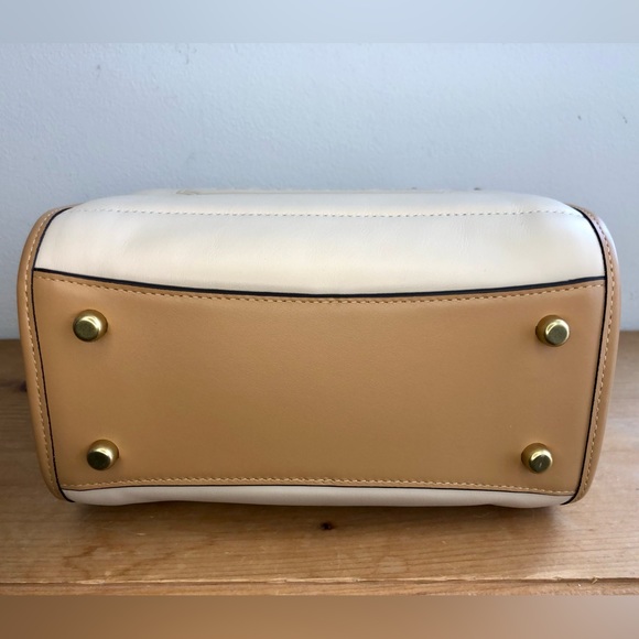 New Coach Field Tote 22 With Quilting And Coach Badge Ivory Multi - Picture 4 of 6